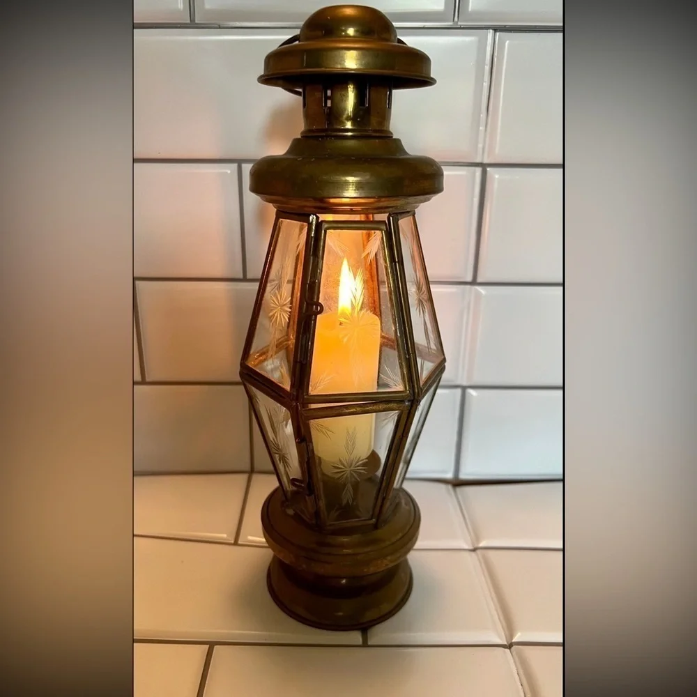 Vintage Large Solid Brass & Glass etched starry Lantern - Picture 10 of 12